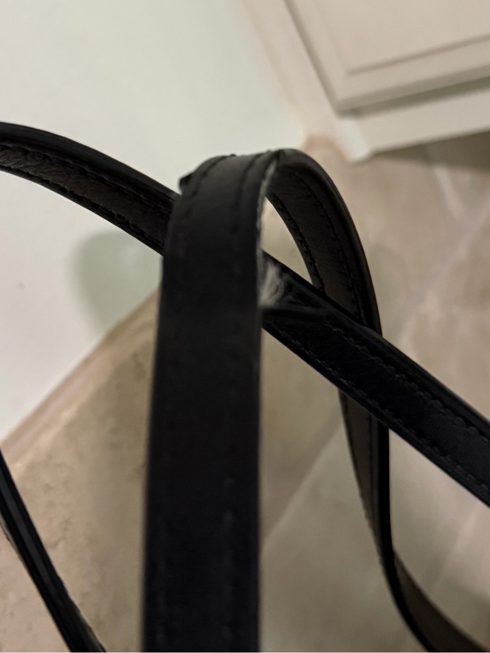 kate spade black leather tote with luggage tag - Picture 3 of 4